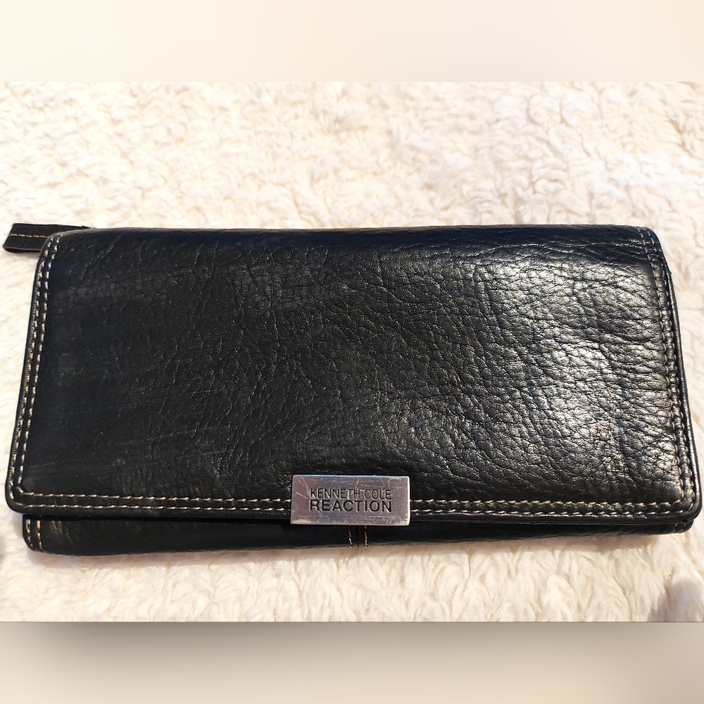 Kenneth Cole Reaction Black Wallet.